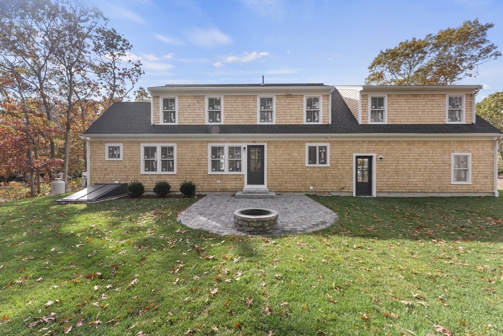 5 Deep Wood Dr