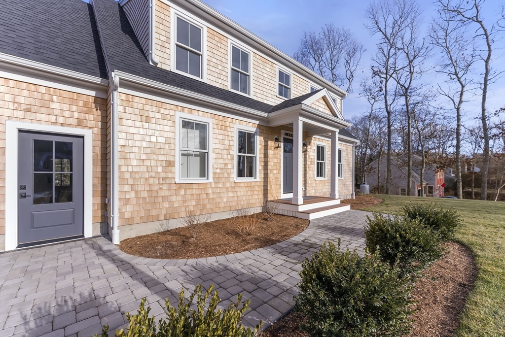5 Deep Wood Dr