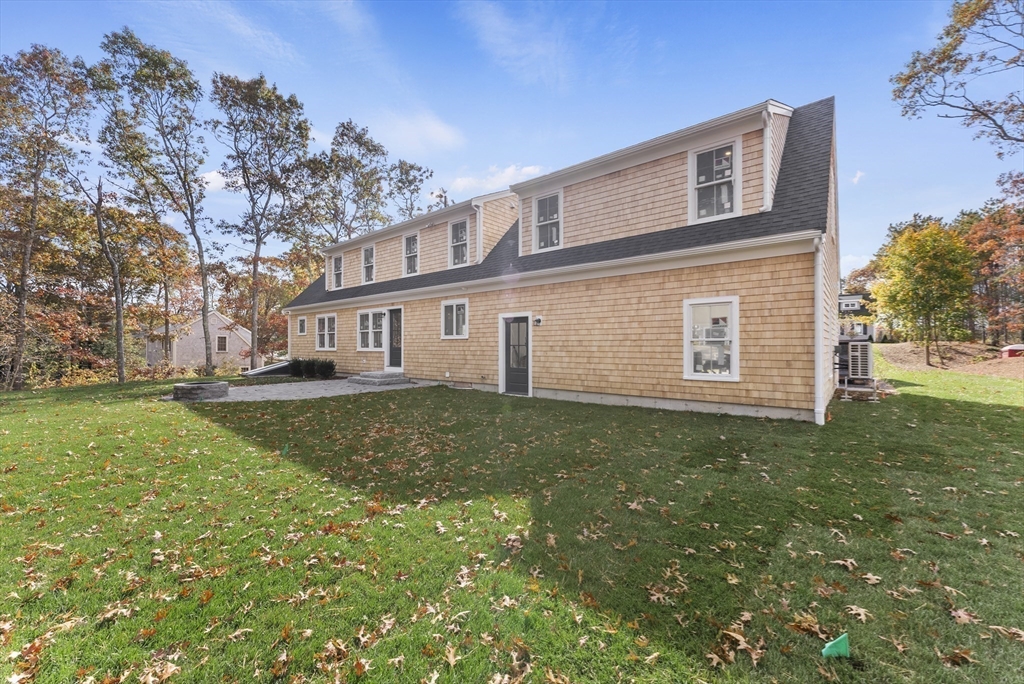 5 Deep Wood Dr