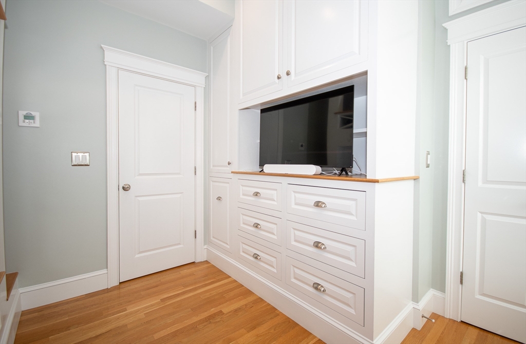 110 Bolton St Unit: SF
