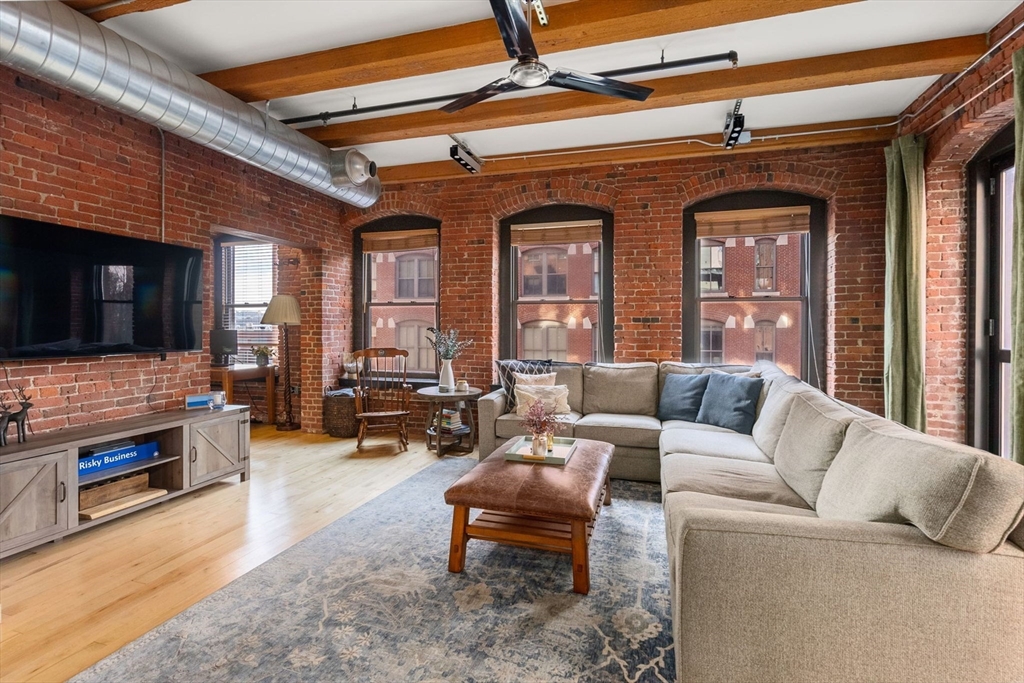 21 Wormwood St # 312