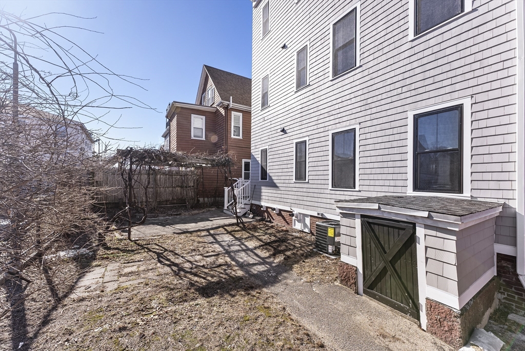 37 Knowlton St # 2