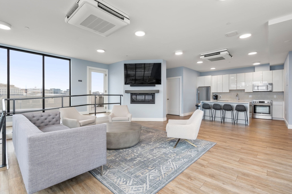 20 W 5th St # 2I
