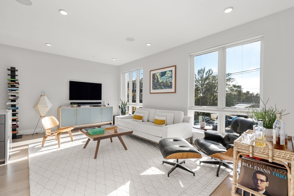 20 W 5th St # 2I