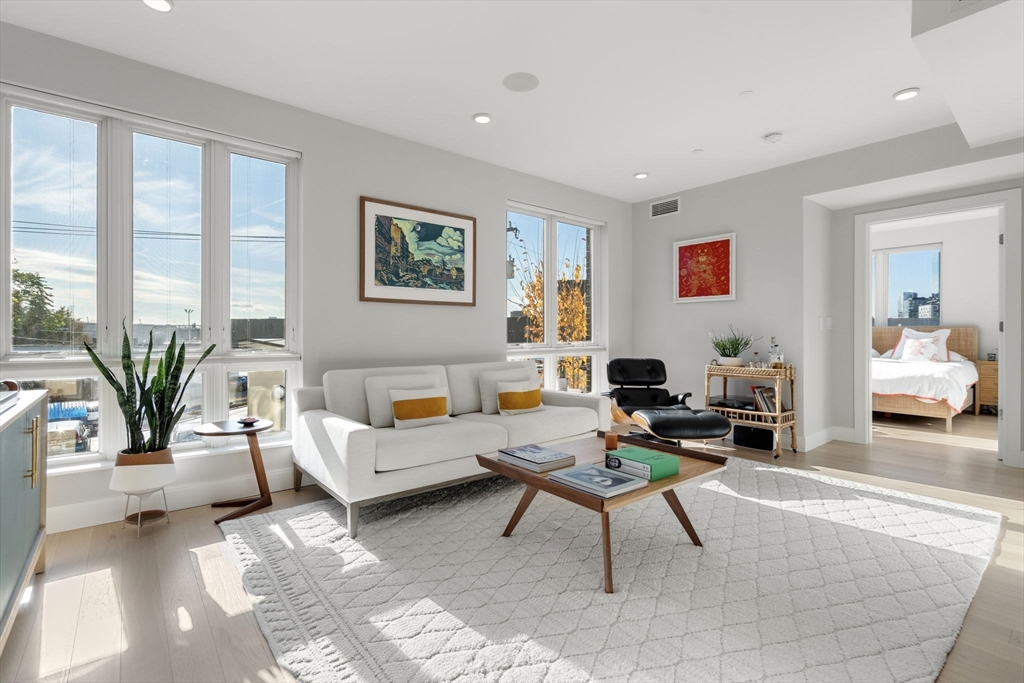 20 W 5th St # 2I
