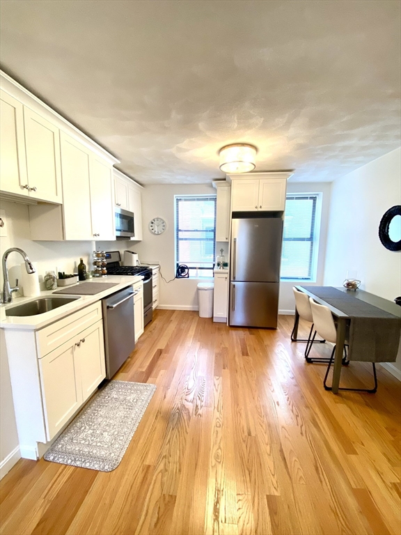 24 Charter St # 3
