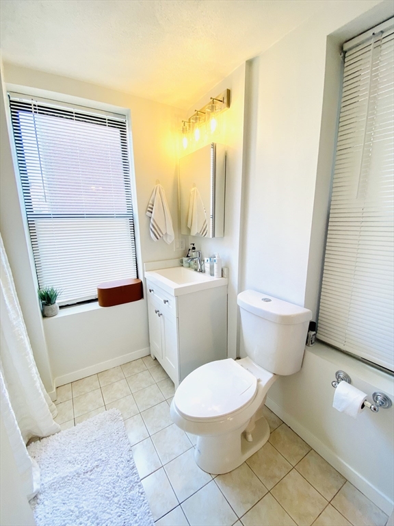 24 Charter St # 3