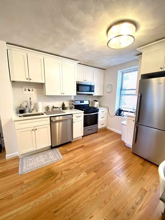 24 Charter St # 3