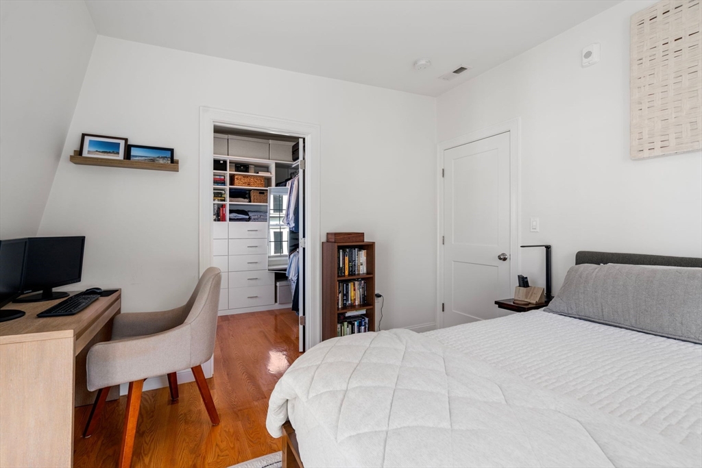 559 E 5th # 3