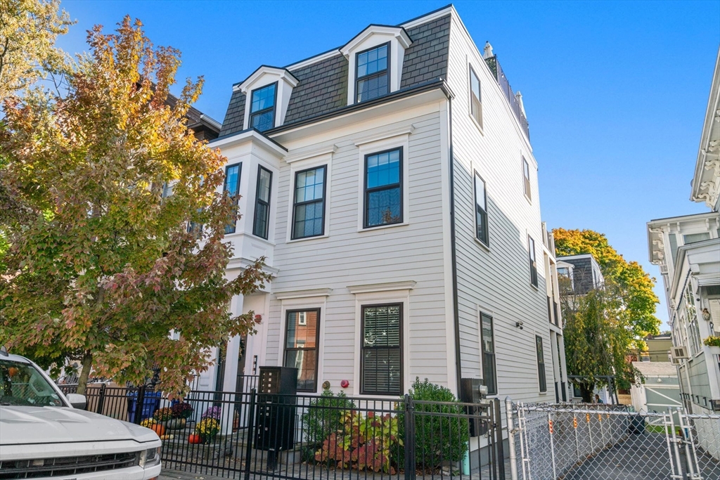 559 E 5th # 3