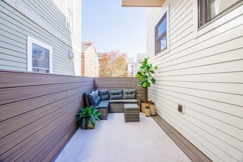 100 F St # 2