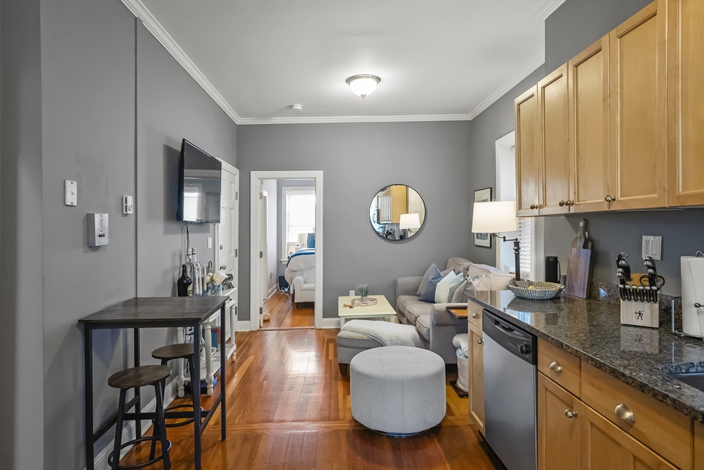 291 W 3rd St # 2