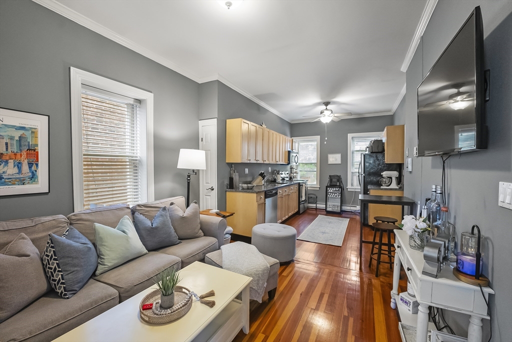 291 W 3rd St # 2