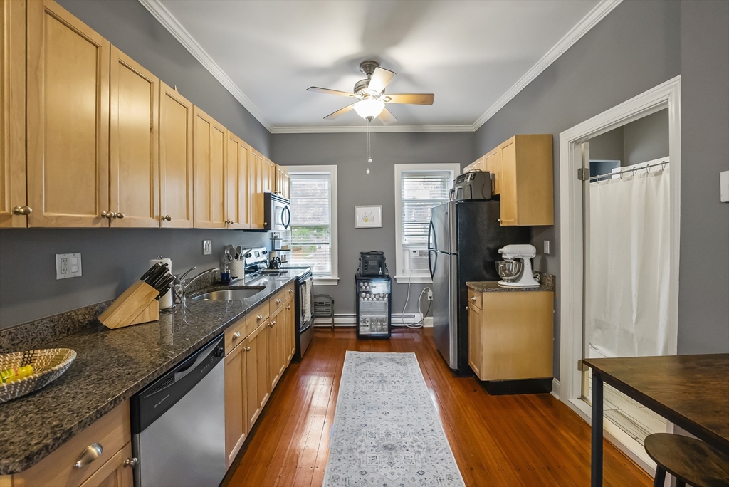 291 W 3rd St # 2