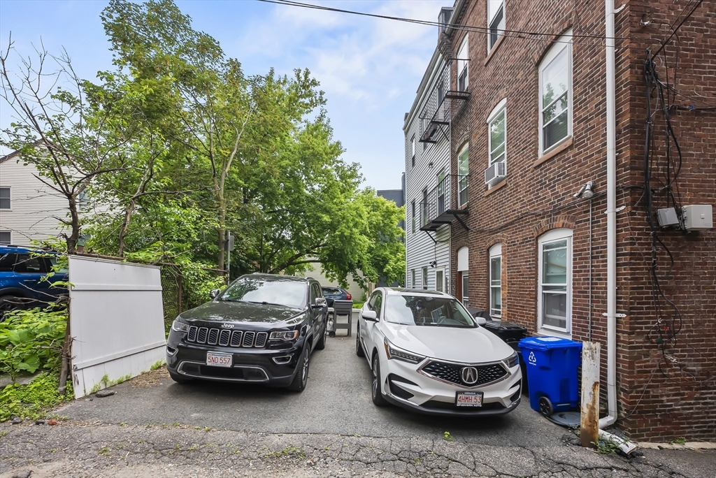 291 W 3rd St # 2