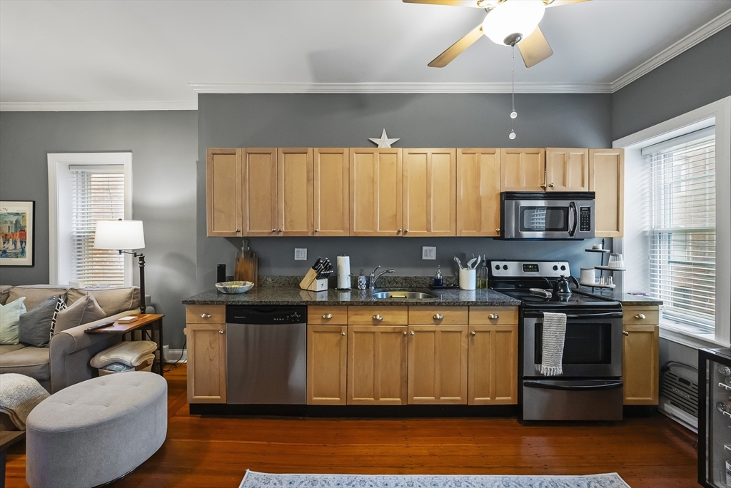 291 W 3rd St # 2