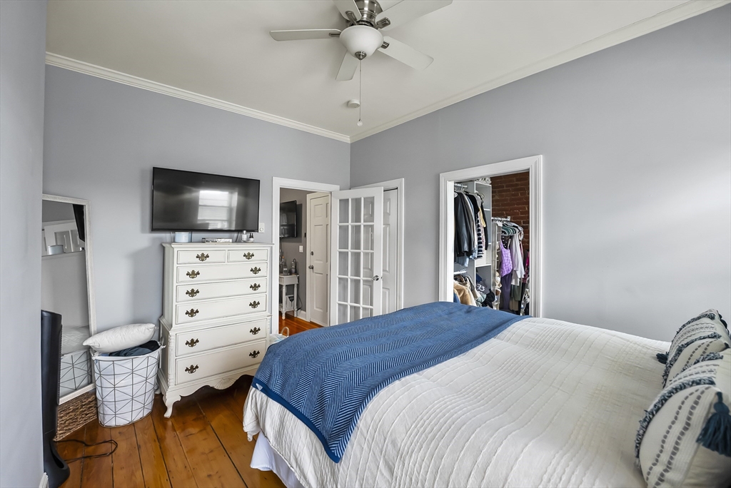 291 W 3rd St # 2