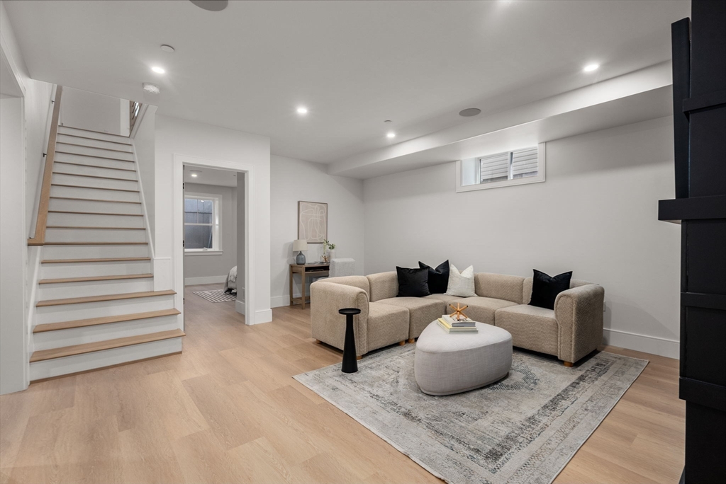 527 East 7th Street # 1