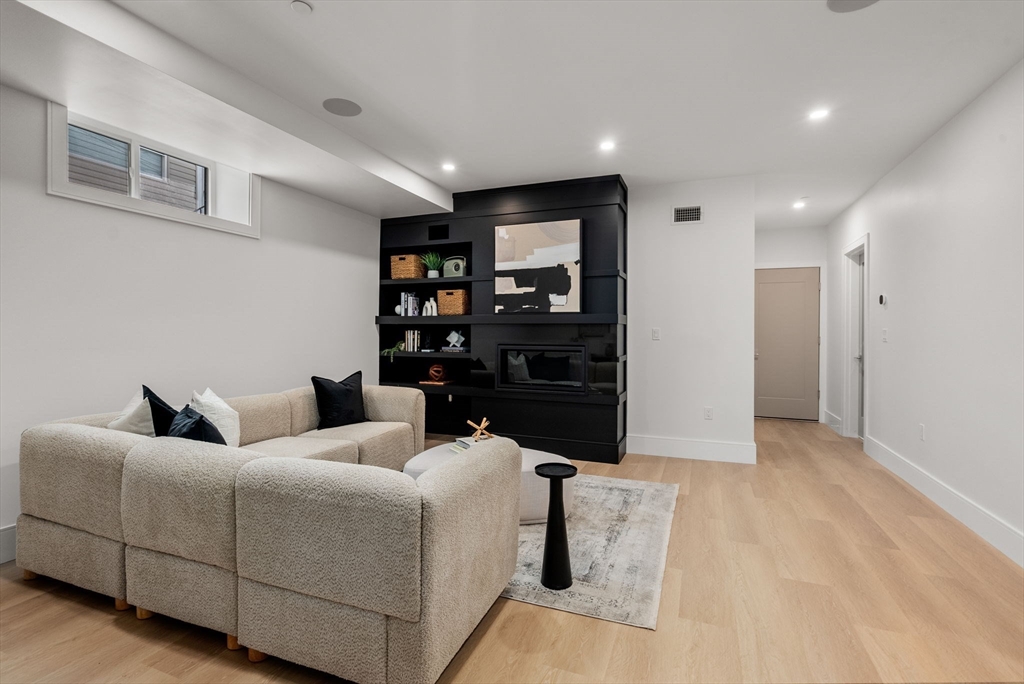 527 East 7th Street # 1