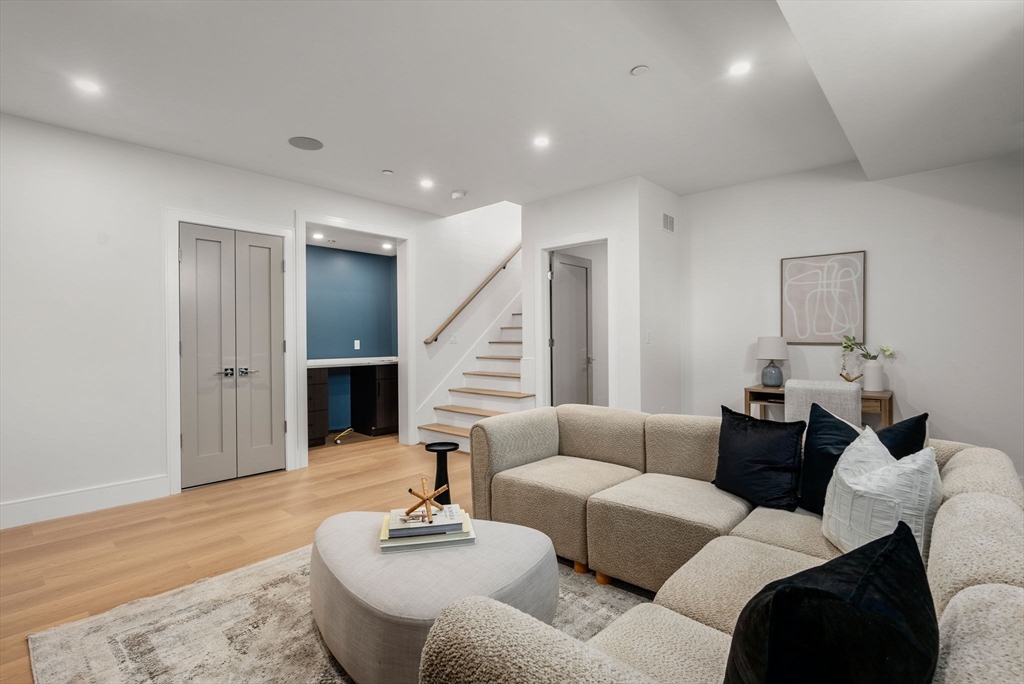 527 East 7th Street # 1