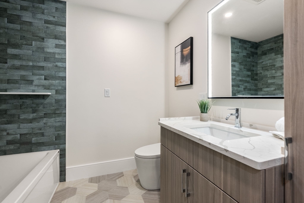 527 East 7th Street # 5