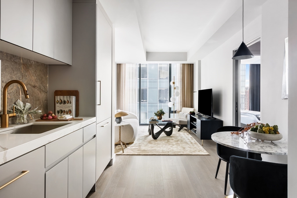 55 Lagrange St # 902
