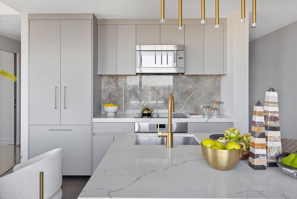 55 Lagrange St # 2004