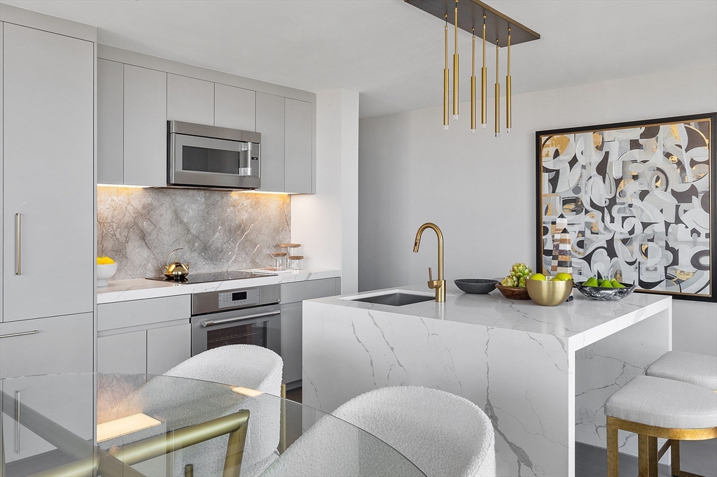 55 Lagrange St # 2004