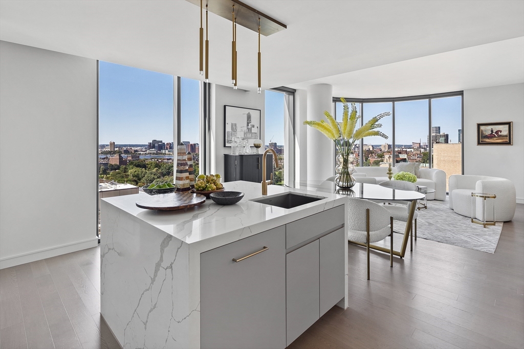 55 Lagrange St # 2004