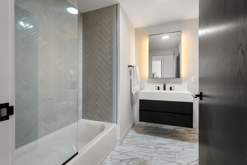 55 Lagrange St # 2004