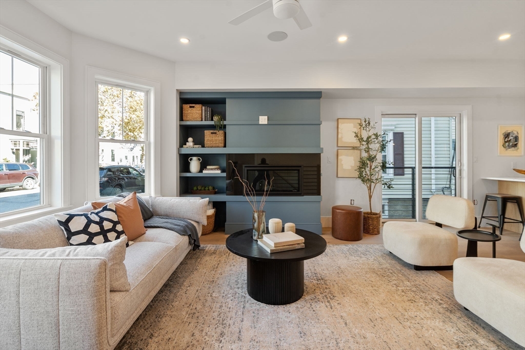 527 E Seventh Street # 101