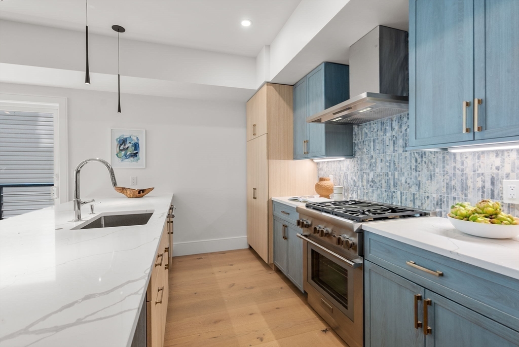 527 E Seventh Street # 101