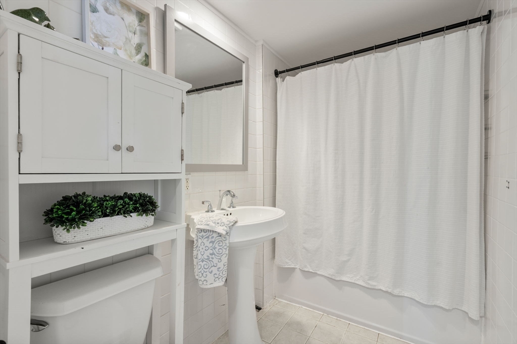 14 Mallet St # 1