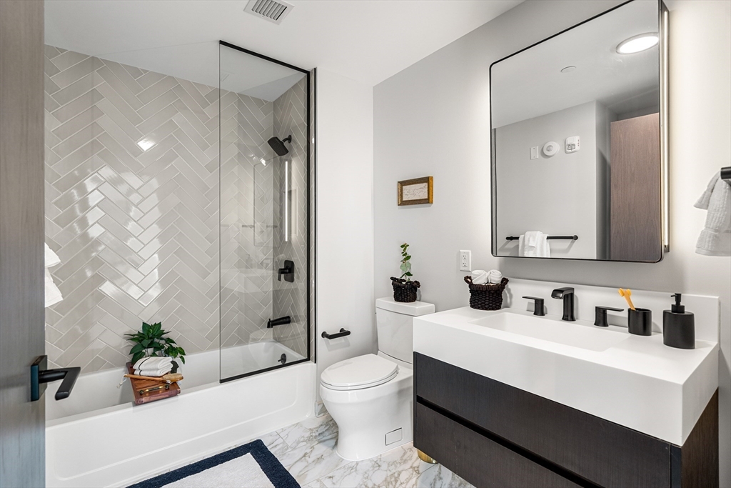 55 Lagrange St # 1902