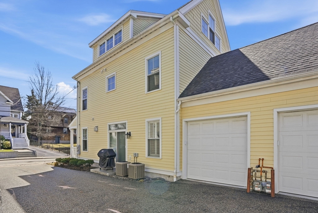 22 Grampian Way # 22