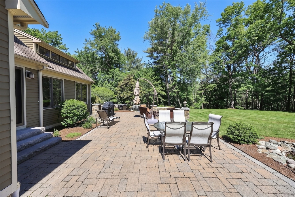 37 Mast Hill Rd
