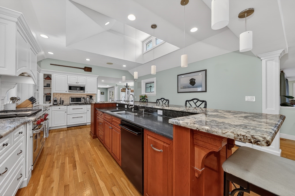 37 Mast Hill Rd
