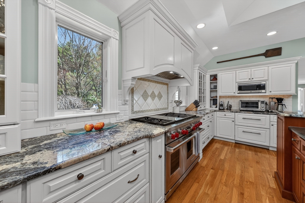 37 Mast Hill Rd