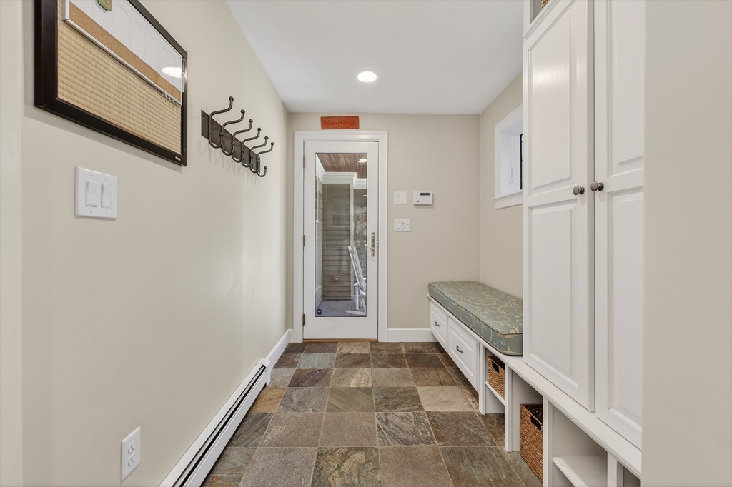 37 Mast Hill Rd