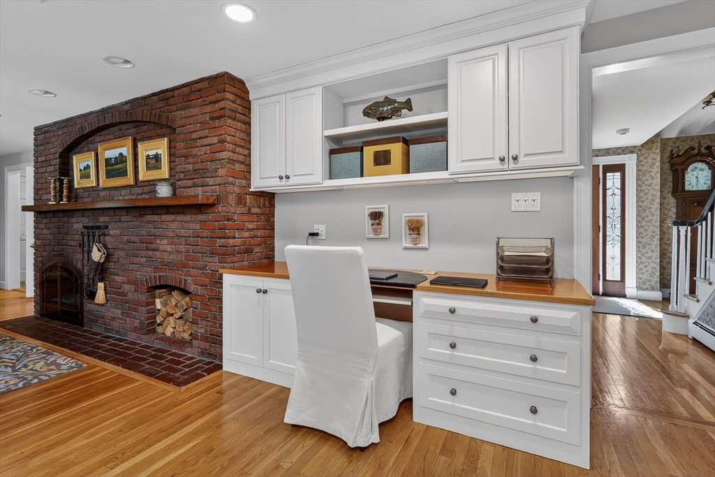 37 Mast Hill Rd