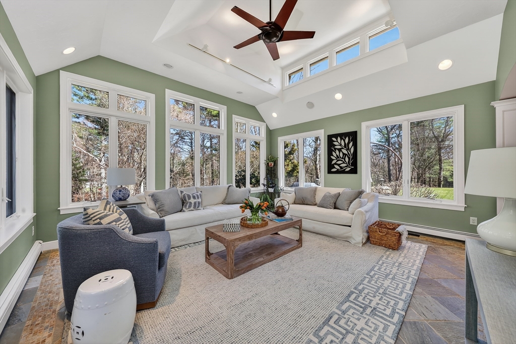 37 Mast Hill Rd