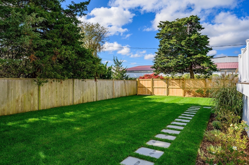 21 Cockachoiset Ln