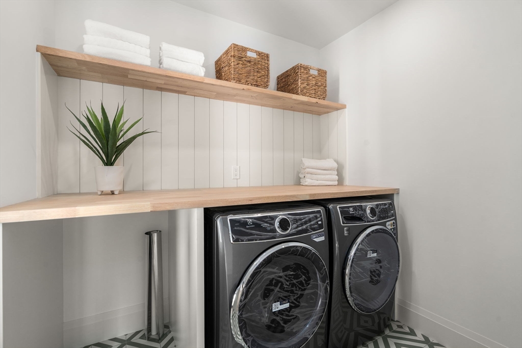 162 W Seventh Street