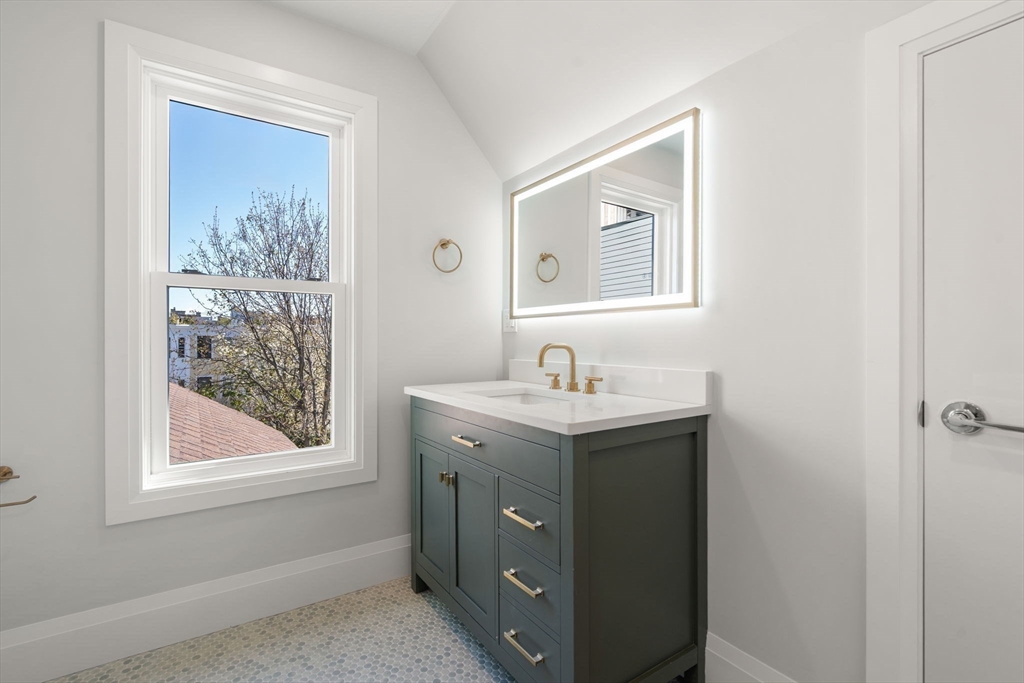 162 W Seventh Street