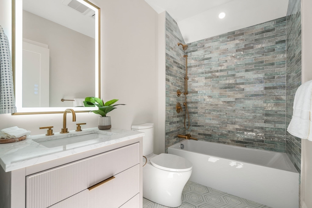 162 W Seventh Street