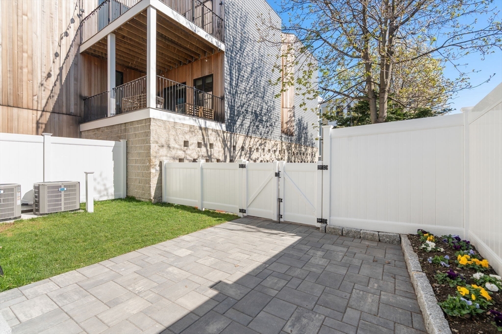 162 W Seventh Street