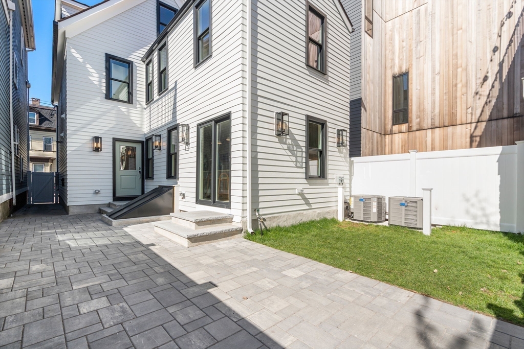 162 W Seventh Street