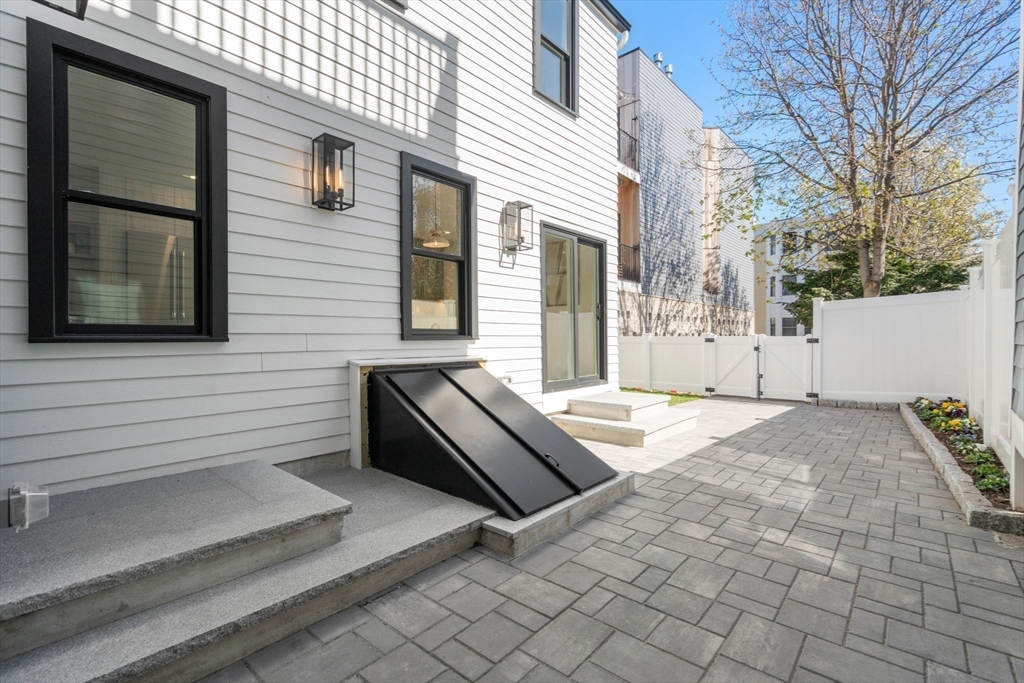 162 W Seventh Street