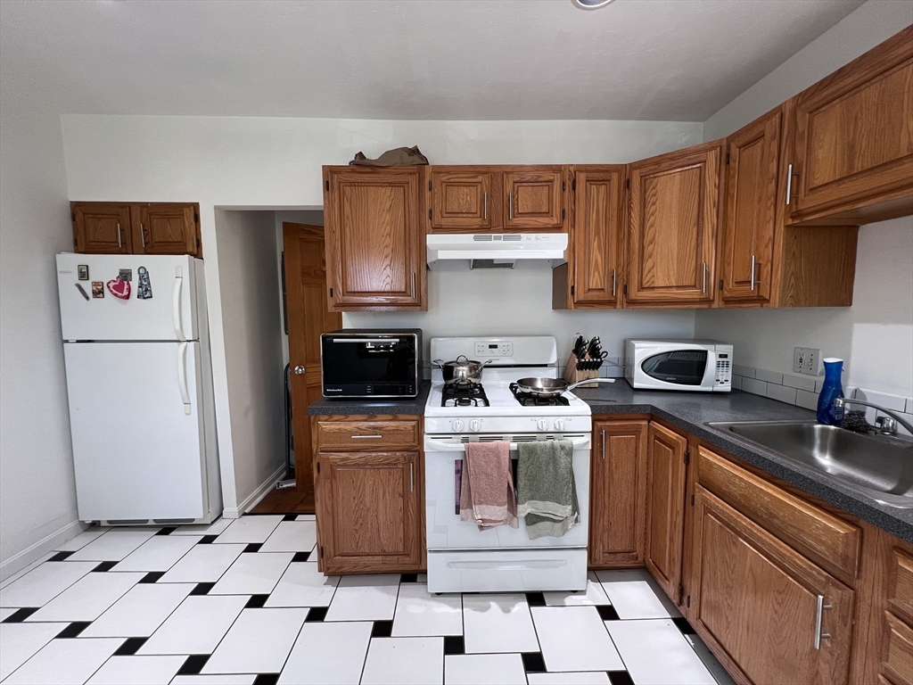 703 E Broadway # 2