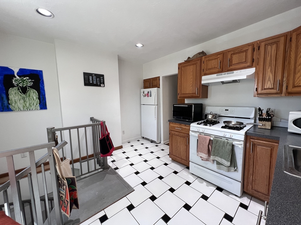 703 E Broadway # 2